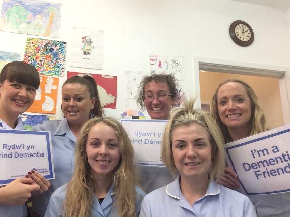 Pwlllheli dental team backs Dementia Awareness campaign