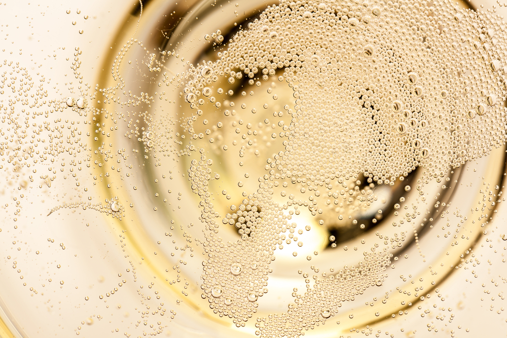Dentists issue decay warning over prosecco trend