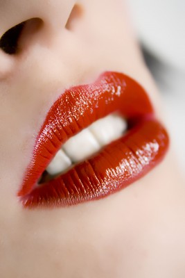British patients warned off DIY whitening treatments