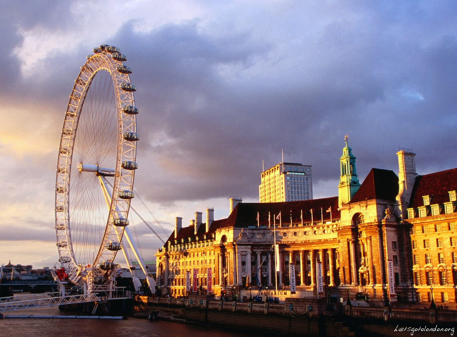 Health Campaigners Target London Eye to Protest at Coca Cola Sponsorship Deal 