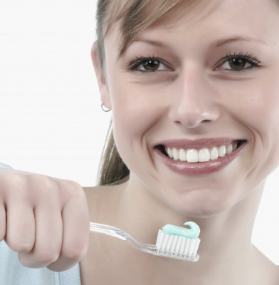 40% of UK Adults Don’t Brush Twice a Day, Survey Suggests
