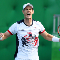 Tennis star Andy Murray sports new smile